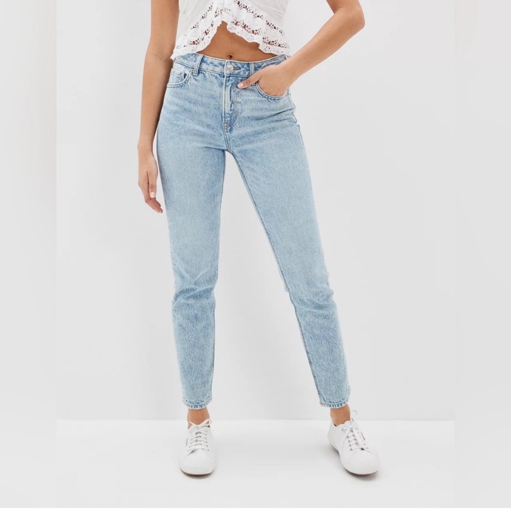 American Eagle strigid mom Jean